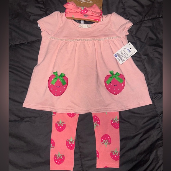 Strawberry Themed Baby Clothing Set NWT - Picture 2 of 12